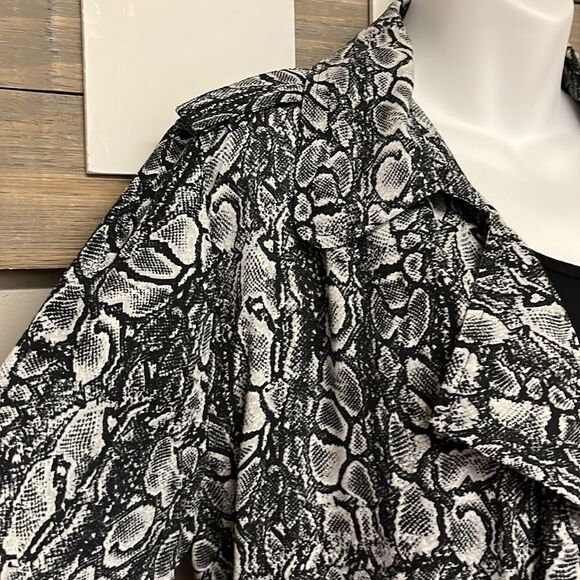 Laurie Felt Black and White Snakeskin Jacket with Belt- Small - Picture 4 of 7